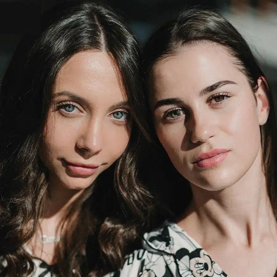 Петна по кожата: Причини, видове и как да ги третираме естествено