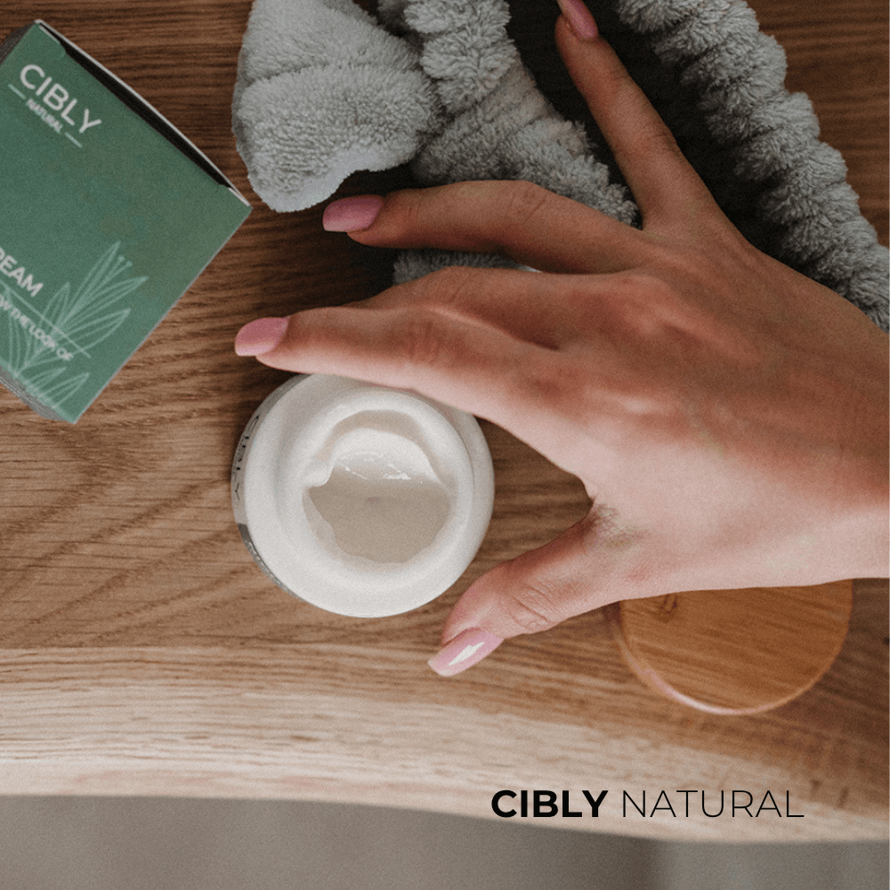 Масло от безсмъртниче: Натуралната сила за регенерация и младежка кожа 12 Нощен регенериращ крем с масло от безсмъртниче и кайсиево масло от Cibly - 30 мл