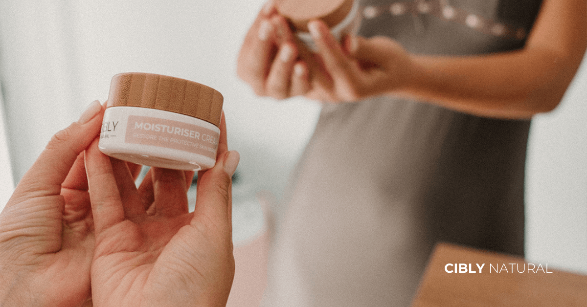 Жена с хидратирана, здрава кожа благодарение на глицерин