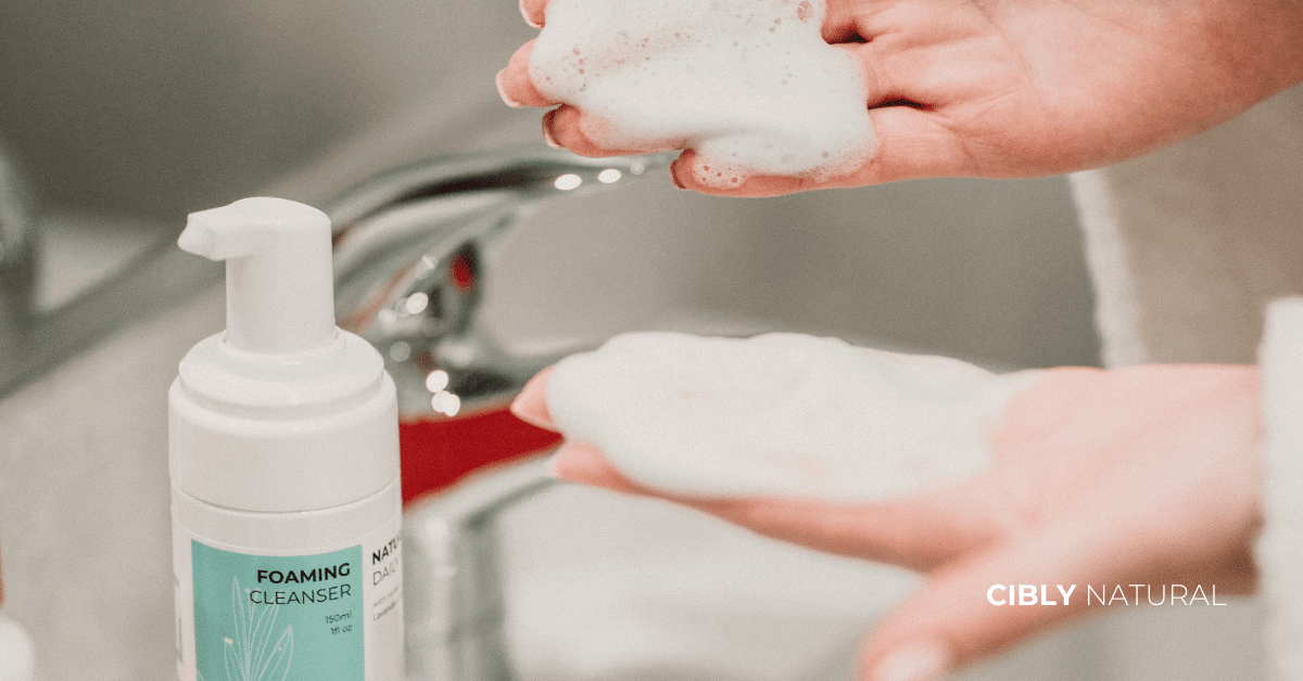 Жена с възстановена, здрава кожа след лечение на barrier damage