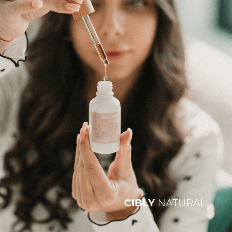 Сравнение между серум на водна и маслена основа за лице с капки вода и масло