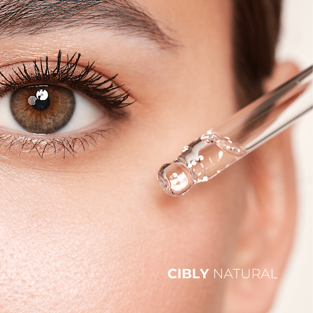 Серум за лице капва от пипета върху хидратирана кожа – избор според типа кожа