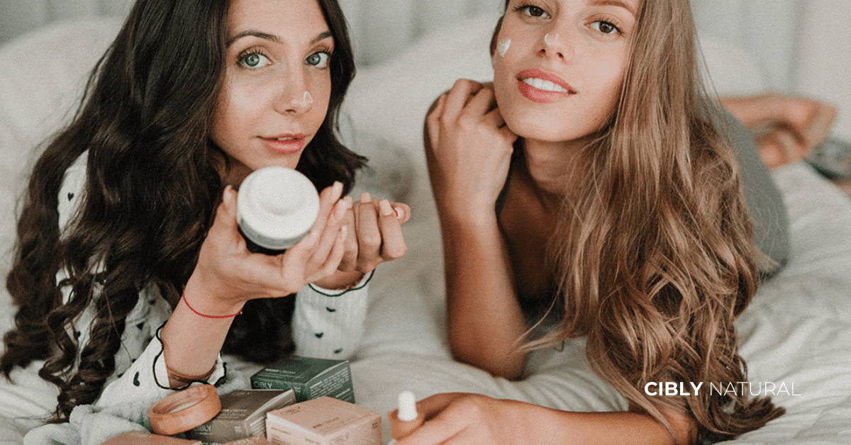 Жена с усмивка след self-care ритуал на 8 март – свежа кожа и спокойно изражение