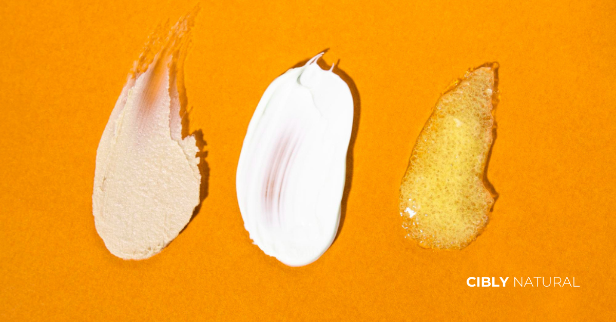 Три продукта за мъжка рутина – почистваща пяна, лек хидратиращ крем и SPF на минималистичен рафт